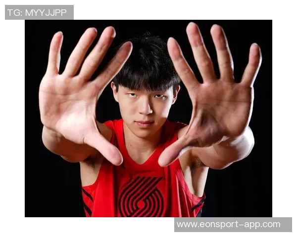 媒体人分析杨瀚森的训练方式与比赛习惯形成的关系